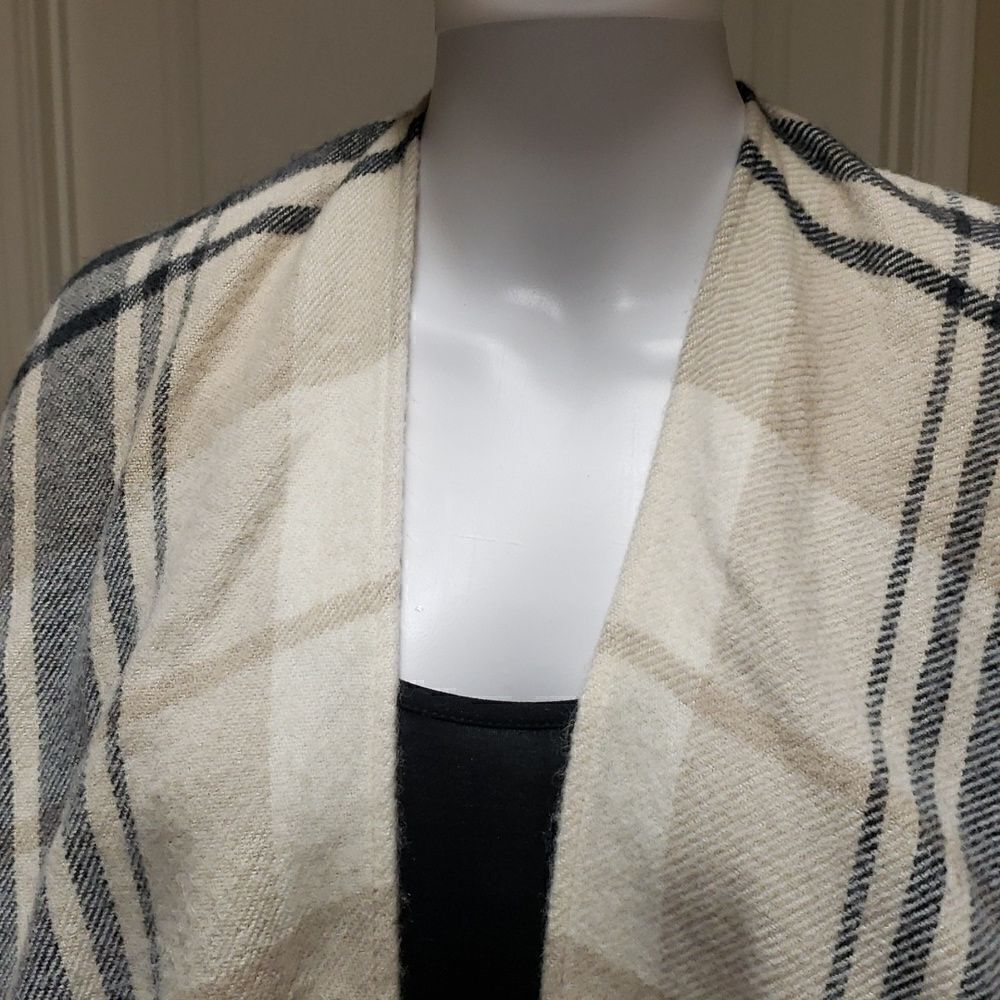 Timless Classic Plaid Shawl Wrap sz OS - Picture 3 of 6